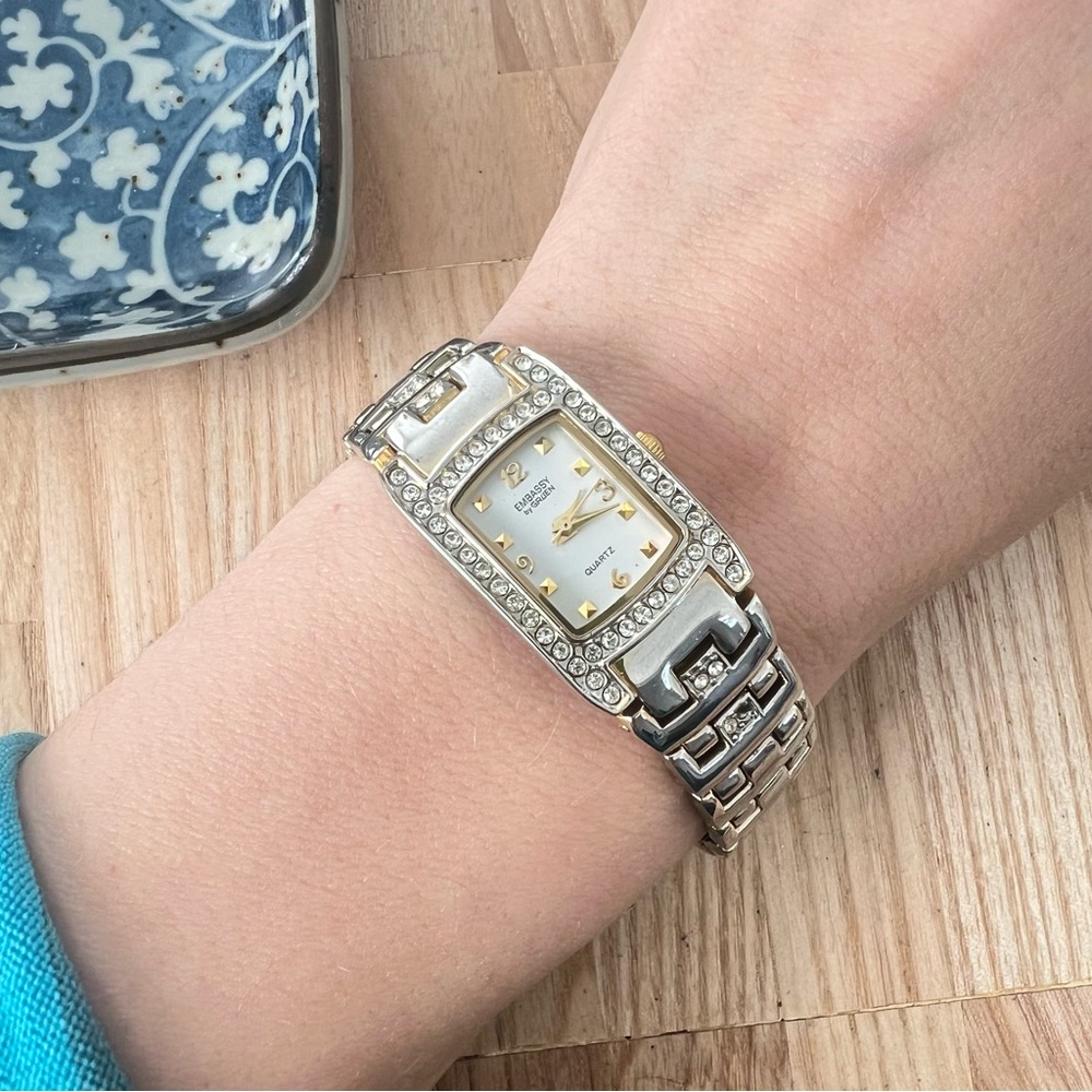 Embassy by gruen ladies rectangular dress watch NEW BATTERY
